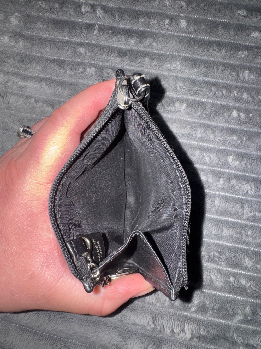 Men Accessories Subcategory Identification - Picture 3 of 3